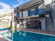 Casa com Jardim + Piscina Aquecida, 3 Suítes, 4 Vagas à...
