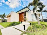 Casa com metragem maior de esquina, com 4 dormitórios à... Casa com metragem maior de esquina, com 4 dormitórios à...