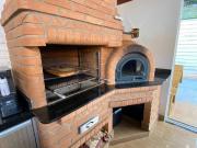 Casa com o maior terreno do condomínio, o que permitiu...