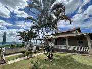 CASA COM ÓTIMA LOCALIZAÇÃO, VISTA PRIVILEGIADA...