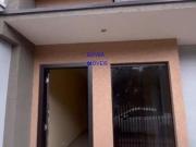 CASA COM PÉ DIREITO BEM ALTO, ACABAMENTO FINO, PROX...