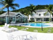 Casa com pier no Residencial Marina Guarujá no canal de...