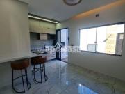Casa com piscina 250m da praia