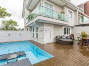 Casa com piscina, 3 quartos, 1 suíte e 4 vagas no