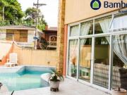 Casa com piscina. a 100 mts do Metro Adolfo Pinheiros !