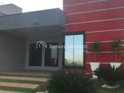 Casa com piscina à venda com 3 quartos, 2 suítes no...