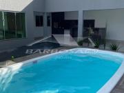 Casa com piscina á venda em Jardim Serrano
