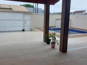 CASA COM PISCINA A VENDA EM PERUÍBE