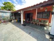CASA COM PISCINA A VENDA NA PRAIA EM ITANHAÉM/SP