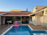 CASA COM PISCINA À VENDA PRÓXIMO AO CENTRO DE HORTOLÂNDIA