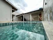 Casa com Piscina aquecida á venda no Jardim Serrano...