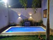 Casa com Piscina Casa de Rua com 3 Quarto s por R$...