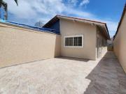 casa com piscina com 2 quartos sendo 1 suíte a 400...