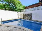 CASA COM PISCINA CONDOMÍNIO FECHADO