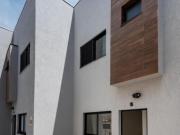 Casa com piscina e 2 quartos em Mongaguá