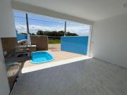 Casa com piscina e 2 quartos em Peruíbe