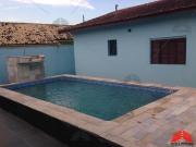 Casa com piscina e 300 m² de terreno