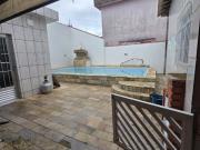 Casa com piscina e 3 quartos em Mongaguá