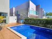 Casa com piscina e 4 quartos em Peruíbe, no bairro Jd...