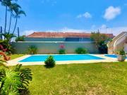 Casa com piscina e 4 quartos em Peruíbe R$ 970.000,00