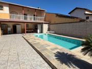 Casa com piscina e 4 quatos em Itanhaém