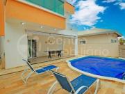 Casa com piscina e 5 quartos em Peruíbe, no bairro Jd...