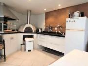 Casa com piscina e área gourmet na Vila Mariana em rua...