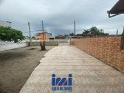 Casa com piscina e espaço de terreno em Matinhos