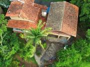 Casa com piscina e patio grande