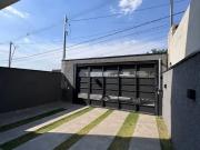 Casa com piscina e planejados