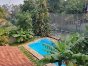 Casa com piscina e quadra no Butantã