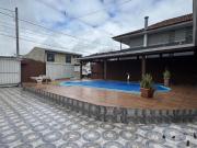 Casa com piscina em Colombo com 480m², 3 casas no...