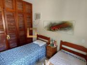 CASA COM PISCINA EM CONDOMÍNIO FECHADO