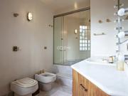 Casa com piscina em Rua Fechada