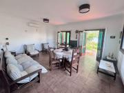 Casa com piscina, espaço gourmet, 3 quartos sendo 1...