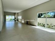 Casa com piscina no Balneário Atami