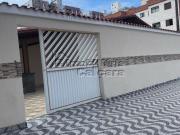 Casa com piscina no Caiçara, á 100 metros da praia!