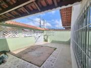 Casa com piscina no Jardim Real, á 400 metros da praia,...