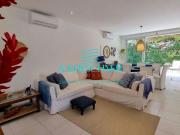 Casa com piscina privativa a 20mts do mar, 4 suítes em...