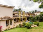 Casa com piscina privativa em condomínio fechado no Alto...