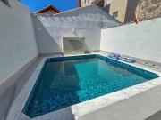 Casa com Piscina Reformada com 3 dormitórios por R$...