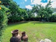 Casa com preço de lote na QI 5 do Lago Sul. Inf.: 61...