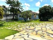 Casa com PREÇO DE LOTE/TERRENO Casa térrea desocupada O...