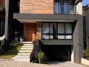 CASA COM TERRAÇO NO CAMPO COMPRIDO