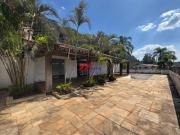 Casa com três quartos, suíte e quatro vagas de garagem...
