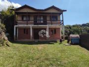 Casa com três dormitórios e vista incrível no bairro...