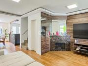 Casa com três quartos no Jardim Sabará