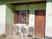 CASA COM TRÊS QUARTOS, SENDO OS TRÊS COM SUÍTES 150M2...