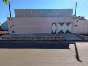 Casa com Três Quartos sendo um suíte com piscina Casa de...