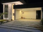 CASA COM TRÊS SUÍTES NO CONDOMÍNIO JARDIM VERSAILLES EM...